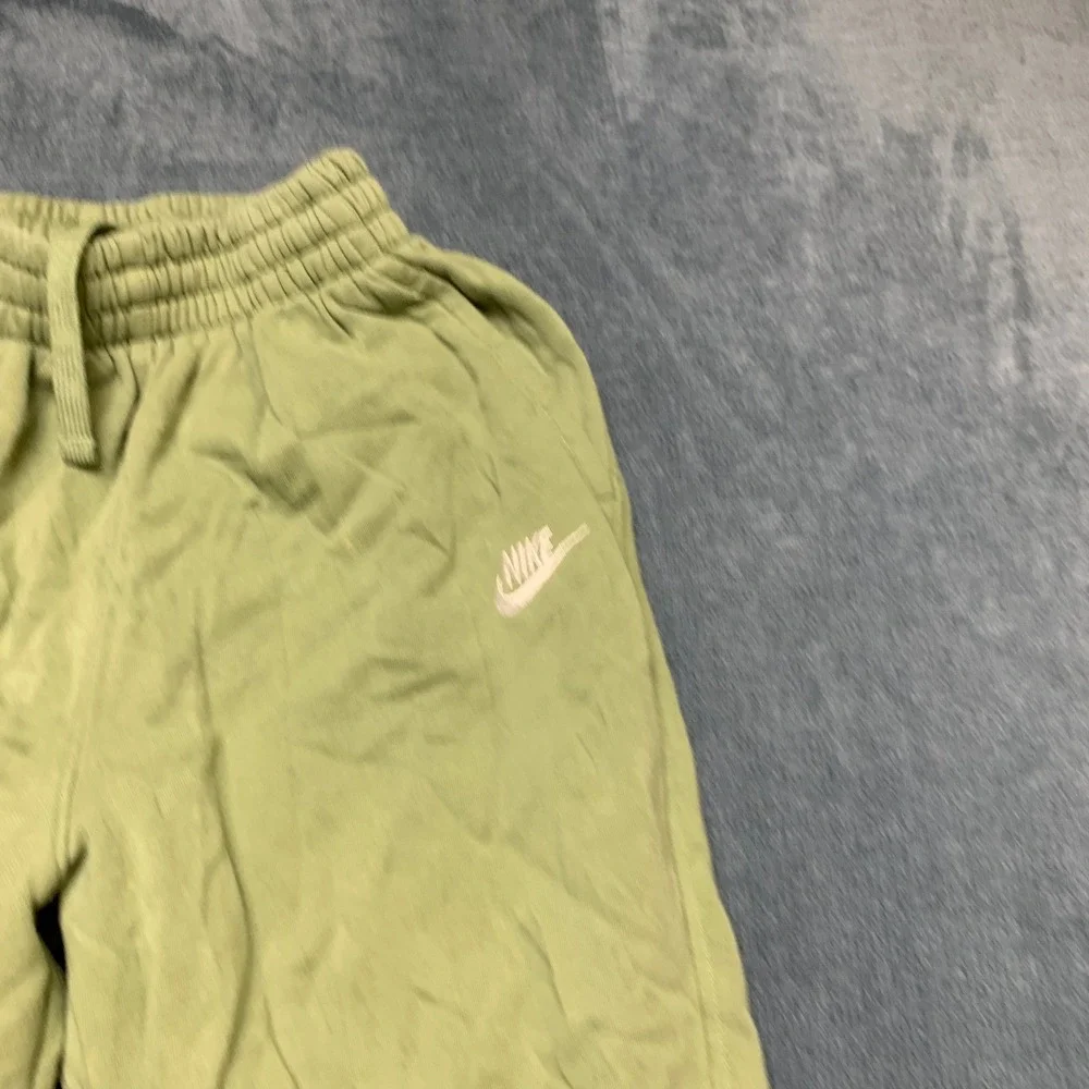Nike Sweatpants Womens Medium Green Fleece Lined Gym Training Drawstring Waist